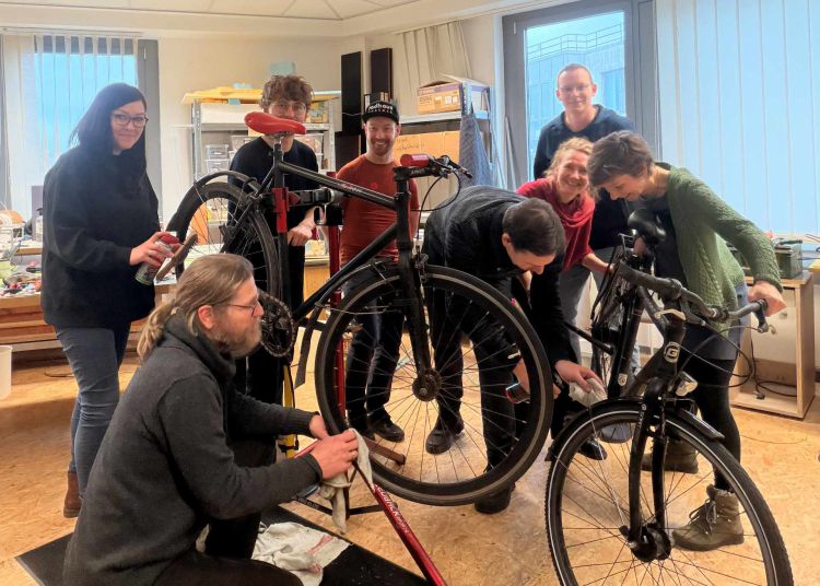 Fahrradwerkstatt im Büro